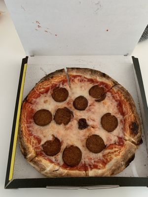 Pepperoni pizza at POW - The Vegan Pizzeria in Copenhagen