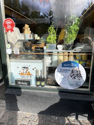 Fresh basil  at POW - The Vegan Pizzeria in Copenhagen