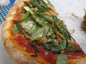 Helsinki (asparagus, spinach, pesto,...) at POW - The Vegan Pizzeria in Copenhagen