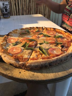 Plant based margherita 🌱 at Jonny Como Pizza in Playa Del Carmen