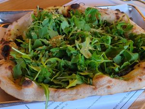 Pesto pizza at Double Zero in Venice