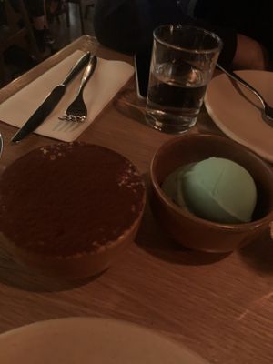 Tiramisu and mint chocolate 🍨 at Double Zero in Venice