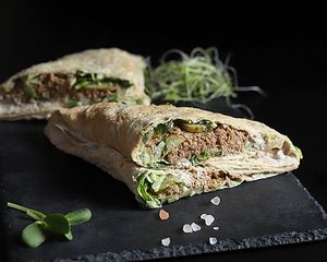 Happy letter
Lavash with brandy mayonnaise with seeds, salty cucumber, soy meat, Peking cabbage and herbs. Wrapped by a triangle. at Vegano Hooligano - Bohdana in Kyiv