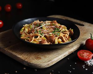 PASTA
Classic spaghetti with veggies, mushrooms, soy meat and greens. Sauce to choose. at Vegano Hooligano - Bohdana in Kyiv