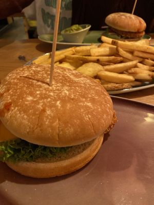 Vegan chikn sandwich with spicy sauce and fries    at Hans im Glück in Wiesbaden