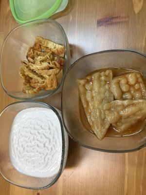 Self-serve side dishes, state how many bowls you took while paying. at Lóng Chú Shū Shí in Taichung