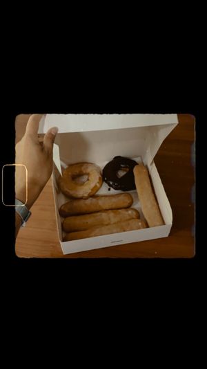 Fartons y donuts veganos at Healthy Cakes in Valencia