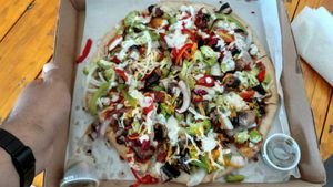 I miss this veggie pizza they used to cook at Koala Express in Chihuahua