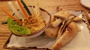 Hummus y Nan at Margarito in Bilbao