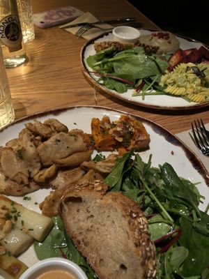 Platos de mi acompañante y mío (nos gustó muchísimo).  at Margarito in Bilbao
