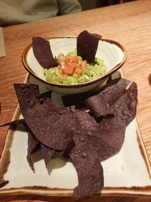 Guacamole casero con totopos de maiz morado at Margarito in Bilbao