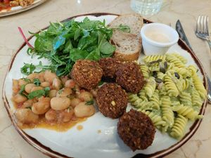 Main / Falfel with chipotle mayo + butter beans and fusilli at Margarito in Bilbao