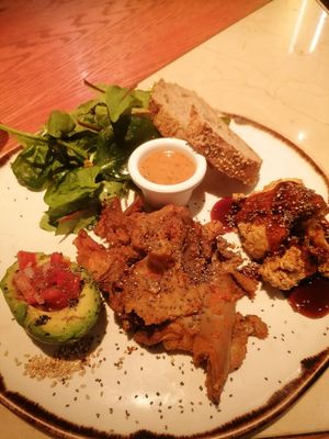 Salad with bread, cauliflower, oyster-mushroom and a grilled avocado at Margarito in Bilbao