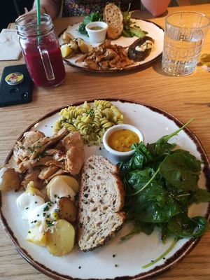 Market food con "no-pollo" at Margarito in Bilbao