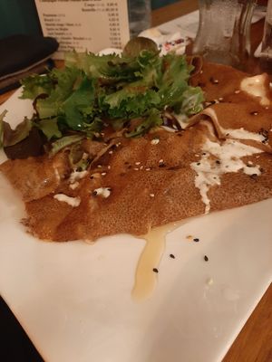 Galette mit Käse und Honig (nicht vegan, hat die nicht vegane Begleitung gegessen) at La Cantine in Honfleur
