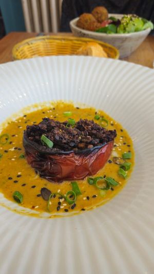 Poivron farci au boulgur, lentilles et champignons, crème de courgettes, coco, curry at La Cantine in Honfleur