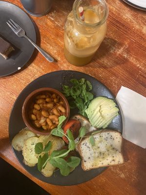 BVB (without mushrooms) with detox juice at Four Seasons of Nosh in Tanunda