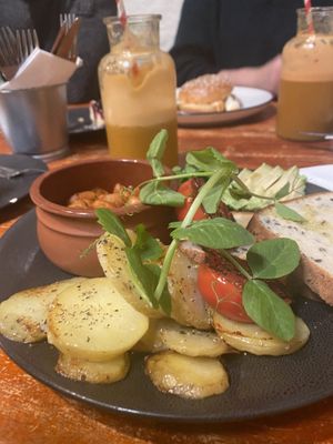 BVB (without mushrooms) with detox juice at Four Seasons of Nosh in Tanunda