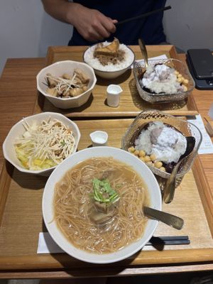 Set menus with vegan minced meat on rice and thin noodles  at QīngChūn Sù Miàn Xiàn - 青春素麵線 - Ching Chun in Taipei