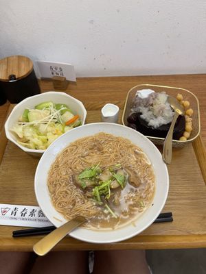 Thin noodles set menu with side dishes and dessert  at QīngChūn Sù Miàn Xiàn - 青春素麵線 - Ching Chun in Taipei