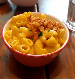 Dang! Mac n' cheese at Vegan Junkies in Lisbon