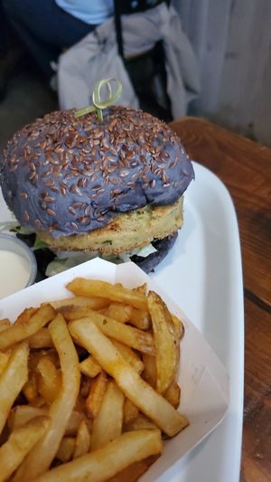 Burger at Vegan Junkies in Lisbon