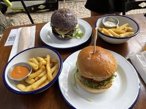 Burgers 🍔  at Vegan Junkies in Lisbon