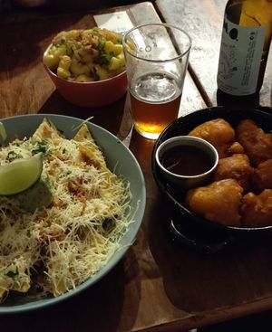 Nachos, Cauliflower Wings, mac n cheese at Vegan Junkies in Lisbon