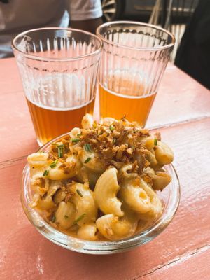 Macn’cheese and beers  at Vegan Junkies in Lisbon