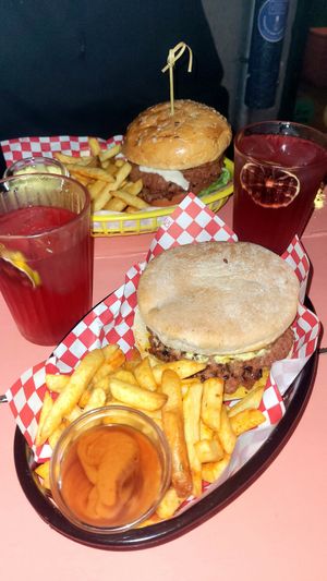 Vegan Burger and Icetea 🥰 at Vegan Junkies in Lisbon