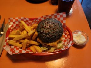 Notorious B.I.G. mit Pommes at Vegan Junkies in Lisbon