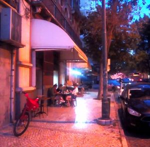 Entrance at left at Vegan Junkies in Lisbon