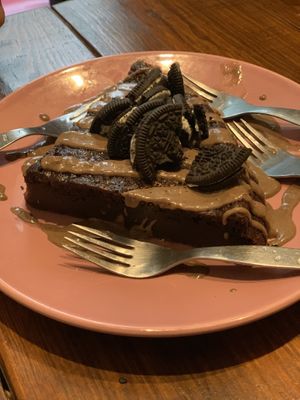 Dessert 🙏🏼🤩 at Vegan Junkies in Lisbon