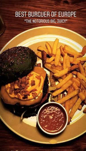 The Notorious BIG, Juicy at Vegan Junkies in Lisbon