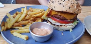 Beyond Meat Cheese Burger at Vegan Junkies in Lisbon
