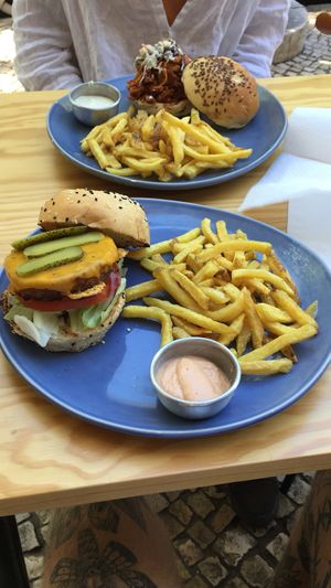 beyond meat cheeseburger and the pulledjackfruit burger at Vegan Junkies in Lisbon