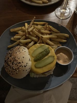 Beyond Cheeseburger at Vegan Junkies in Lisbon
