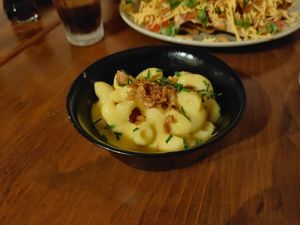 Mac n cheese starter at Vegan Junkies in Lisbon