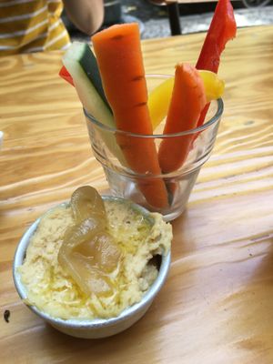 Caramelized onion hummus at Vegan Junkies in Lisbon