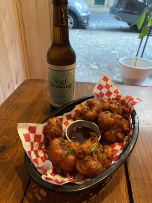 BBQ (cauli) wings and craft beer  at Vegan Junkies in Lisbon