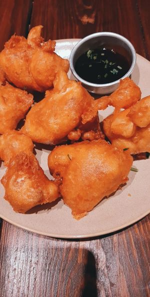 Bbq wings (de coliflor) 🤤 at Vegan Junkies in Lisbon