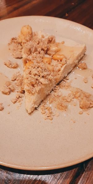 Tarta de cacahuetes at Vegan Junkies in Lisbon