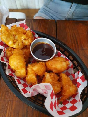 Bbq cauliflower wings at Vegan Junkies in Lisbon