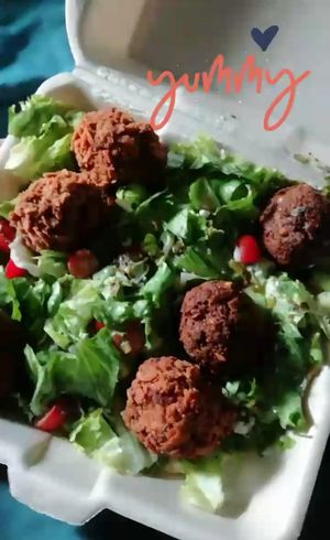 El kebab está delicioso y enorme. Tienen que probarlo, y viene con falafel 😋😋😋♥️ at Trágame Tierra in Puebla