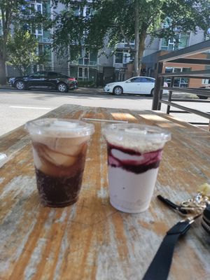 Root beer float and blackberry shake at Burger Patch in Sacramento