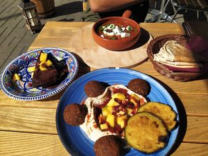 Platos elaborados y en bastante cantidad. Todo muy bueno. at Mango Vegan Street Food - Zelazna in Warsaw