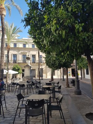 Lovely outdoor seating area at Verde Gourmet in Jerez