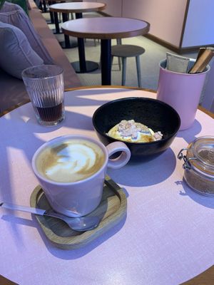 DO NOT MISS the strawberry pavlova! 🍓🌱🥰🤤 at Humble in South West London