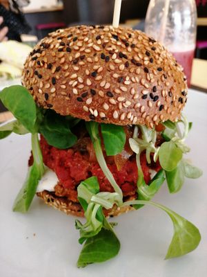 Hamburguesa epicurea 😋 at Uh Mami in Zaragoza