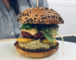 Hamburguesa "Anita Dinamita" at Uh Mami in Zaragoza